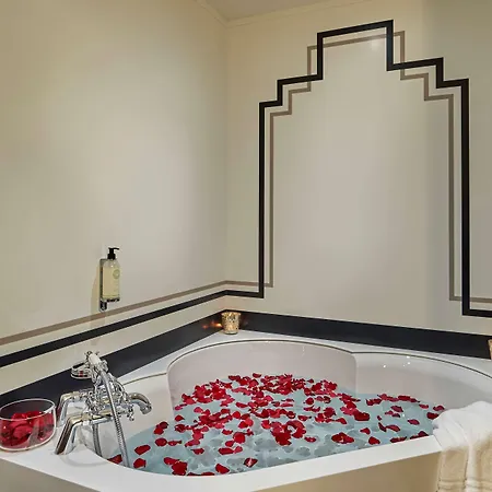 Hotel Western Premier Hbeo Centre 4*