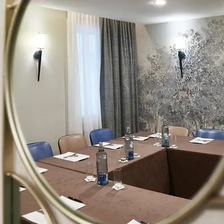 Отель Western Premier Hbeo Centre 4*