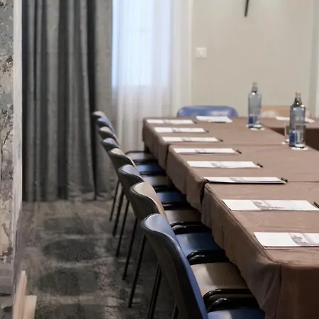 Western Premier Hbeo Centre 4* Бордо